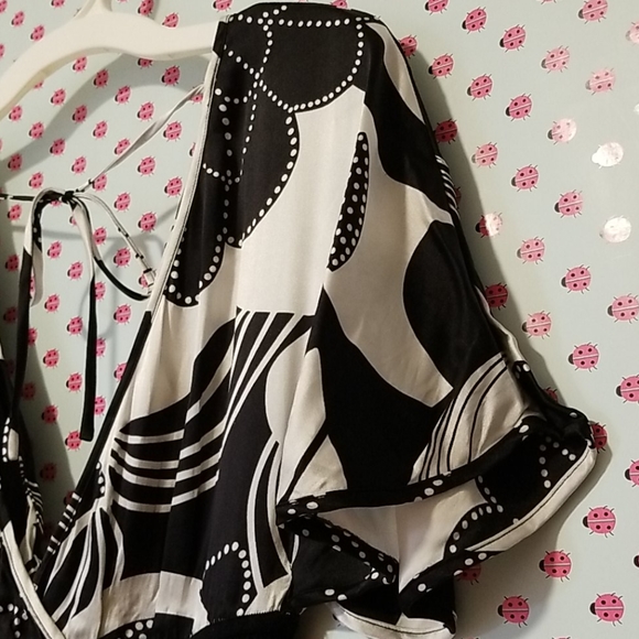 Bebe, womans M, dreas top, EUC - Picture 4 of 8